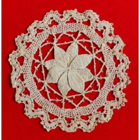 Beige handgemaakt kleedje